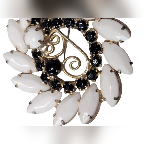 Vintage Black White Pin Brooch - Picture 6 of 8